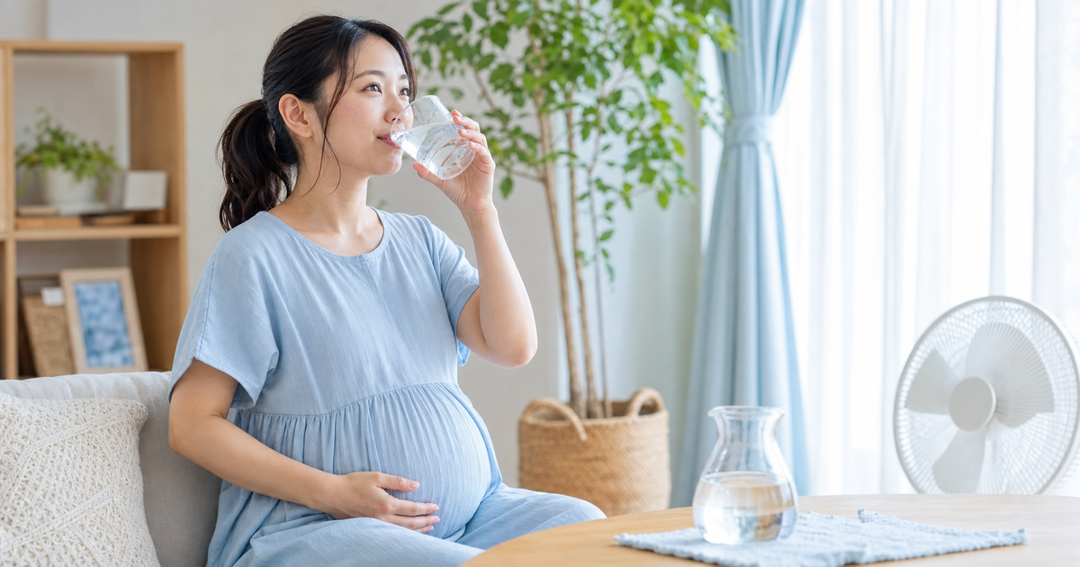 妊娠中は熱中症になりやすい？夏の水分補給と暑さ対策、受診の目安
